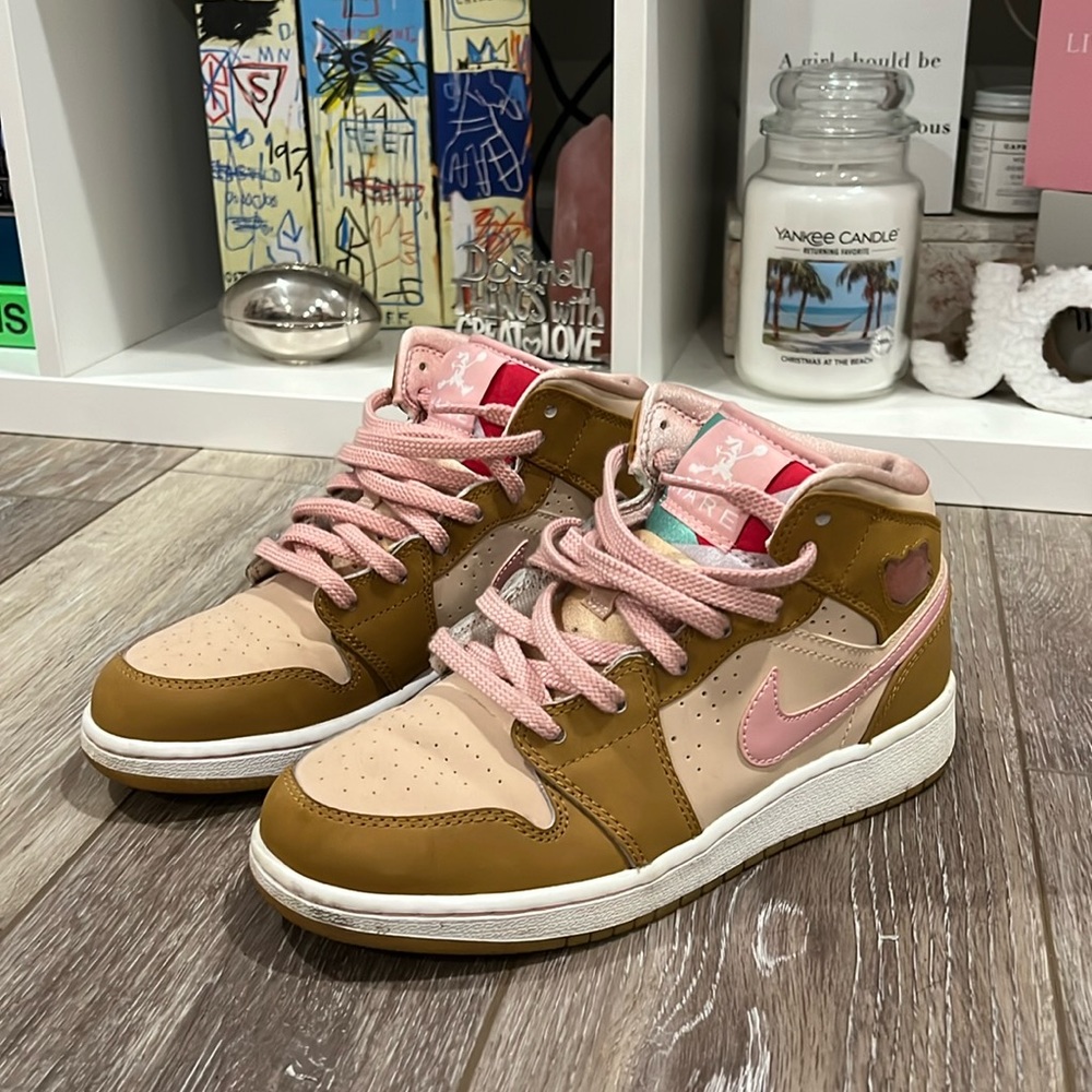 Air Jordan 1 mid Lola bunny